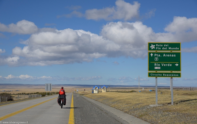 Dopo Villa Tehuelches, direzione Punta Arenas